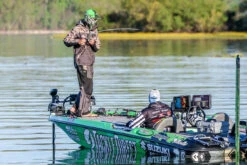 Abu Garcia Adrian Avenas Fantasista Premier/REVO4 STX LH Spinnerbait Combo -Fishing Shop adrian avenas abu garcia fnpc610 6 revo4 stx l spinnerbait casting combo 36499.1651242872